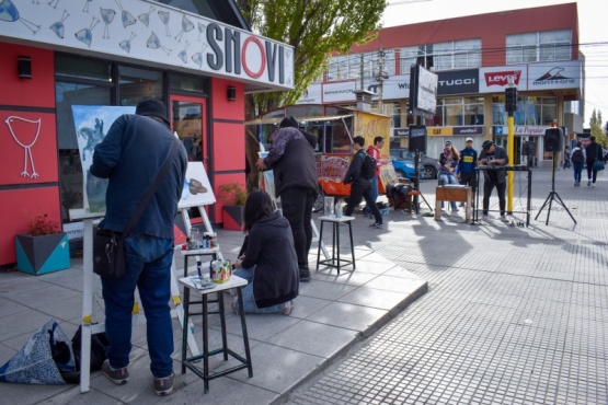 Gran intervención de artistas plásticos en Kirchner y Rivadavia