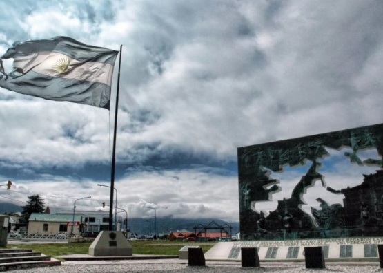 Primer izamiento de la Bandera argentina en Malvinas