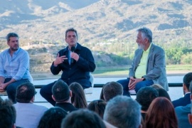 Massa rechazó el "negacionismo ambiental" y los planes para privatizar parques nacionales