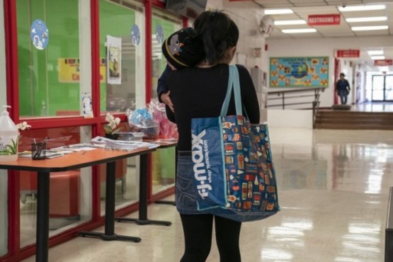 La escuela donde madres adolescentes estudian junto a sus bebés