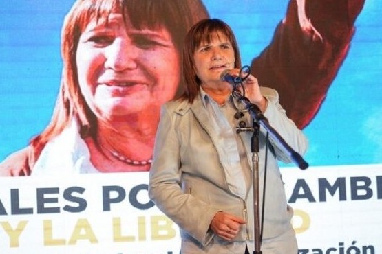Patricia Bullrich llamó a “defender los votos de Milei” y a fiscalizar con “el cuchillo entre los dientes”