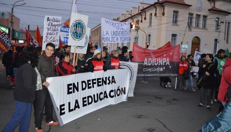 Marcha en defensa de la educación 