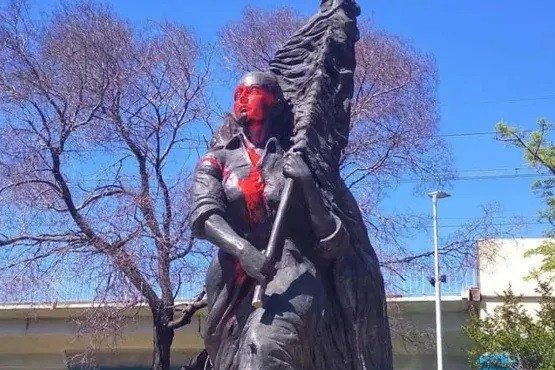 Vandalizaron el monumento a Evita