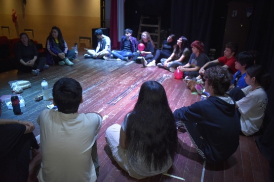 Encuentro de jóvenes actores en el teatro Municipal