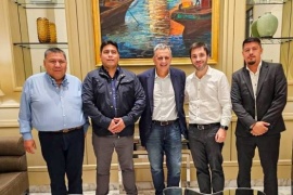 Torres, Vidal y Ávila junto al nuevo presidente de YPF
