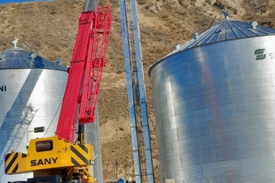 ¿Cuándo llegaría el primer cargamento de granos a los silos de Punta Quilla?