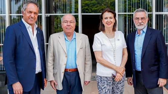 Los cancilleres junto a los embajadores Scioli y Bitelli.