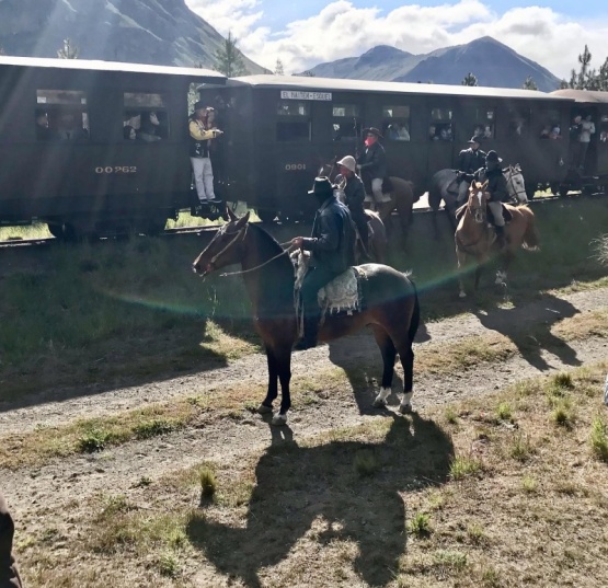 El Asalto en La Trochita desde el interior del tren patagónico