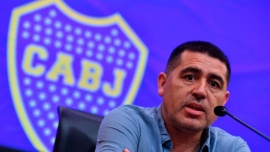 Cruce de acusaciones entre los candidatos de Boca y banderazo de hinchas por Riquelme