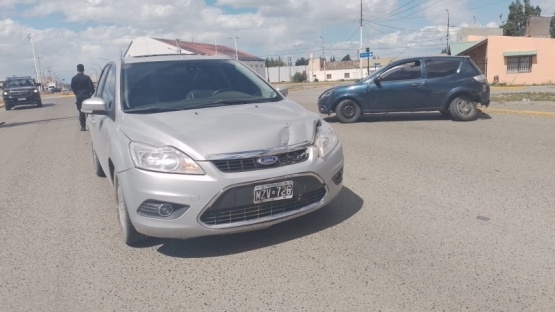 Un hombre salió despedido del auto tras colisión