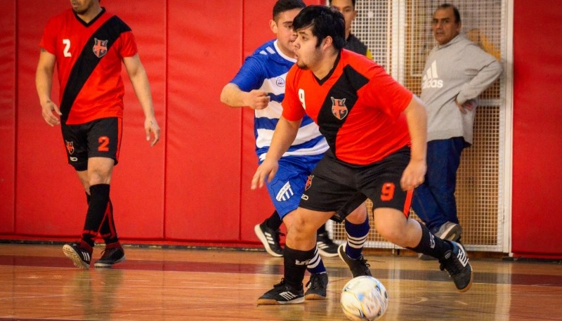 A dos frentes jugaron algunos. (Foto: Modo Futsal)