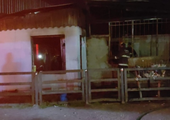 Una familia logró salir de un voraz incendio