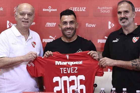 Carlos Tevez renovó con Independiente y será DT hasta 2026
