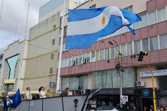 Se realizó el 49° izamiento dominical