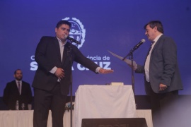 Claudio Vidal juró como gobernador de Santa Cruz
