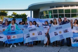Familiares de víctimas del ARA San Juan buscan que la Corte revise sobreseimiento a Macri
