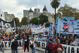 Unidad Piquetera marcha y el Gobierno estrena el protocolo antipiquetes
