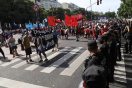 Tras algunos incidentes con la Policía, los piqueteros llegaron a Plaza de Mayo