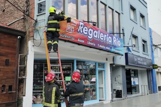 Bomberos intervinieron por los eventos climáticos 