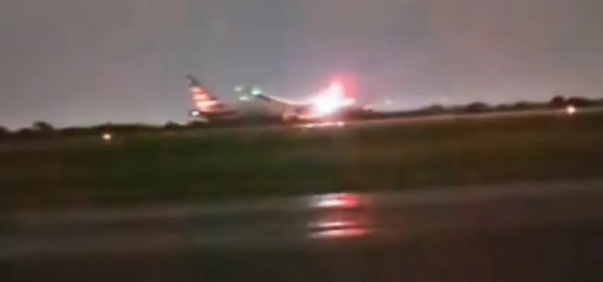 Avión que iba a Miami fue impactado por un rayo y tuvo que aterrizar de emergencia