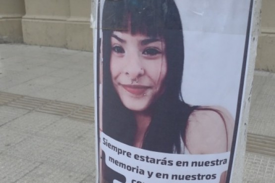 Colocaron carteles para homenajear y pedir justicia por Brianna