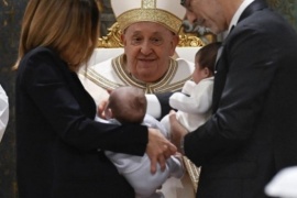 El Papa pidió que se prohíba la maternidad subrogada