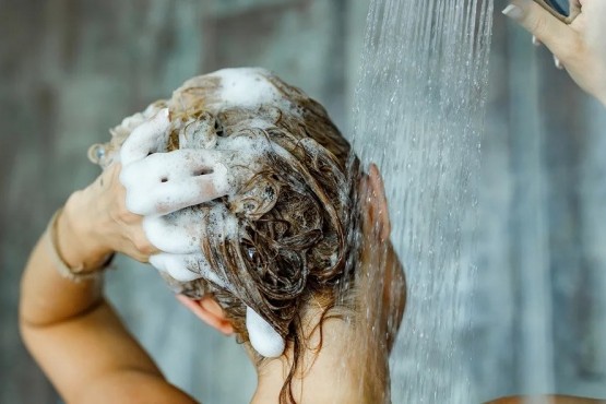 Cuántas veces por semana debemos lavarnos el pelo