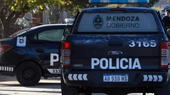 Un preso de Mendoza se escapó por un agujero del móvil policial