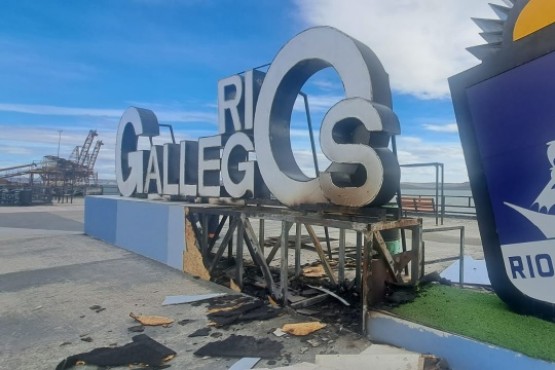 Se incendió el cartel de Río Gallegos