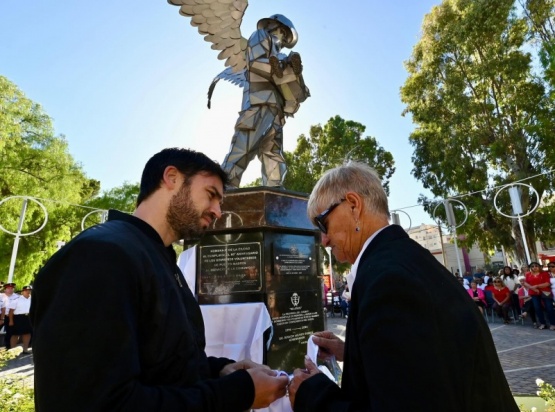Ignacio Torres participó de la conmemoración por los 30 años del trágico incendio de Puerto Madryn