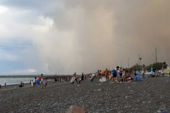 Fuerte tormenta en Playa Unión arrasó con el techo de una casa y rompió vidrios de más de 10 autos