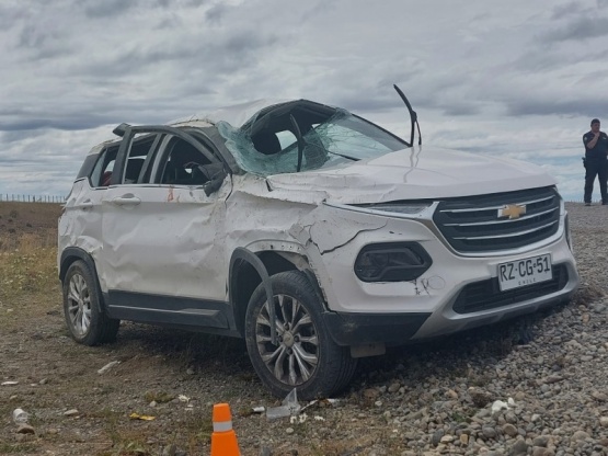 Cuatro heridos tras volcar en un sector de ripio