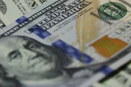 El dólar blue terminó la semana en baja: la brecha es del 40 %