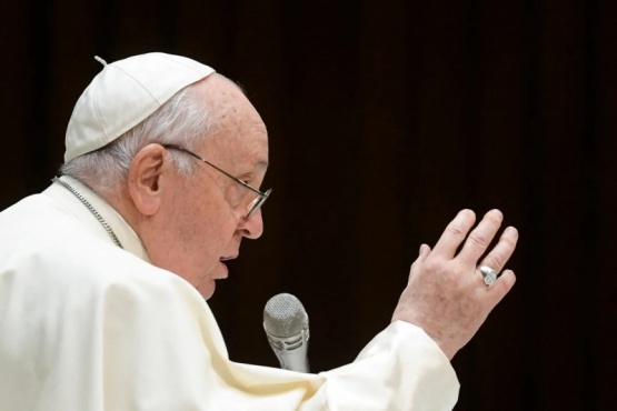 El Papa dijo que las bendiciones LGBTQ+ son para individuos, no para aprobar uniones
