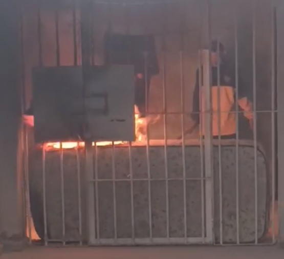Un interno de la Alcaidía N°1 prendió fuego su colchón