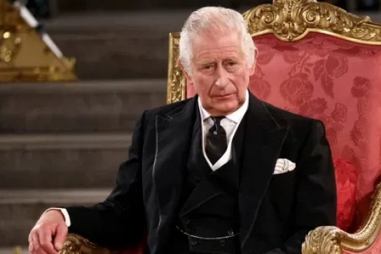 El Rey Carlos III de Inglaterra tiene cáncer y deja las funciones públicas
