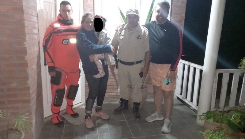 Prefectura rescató a una familia en el Lago Buenos Aires de Santa Cruz
