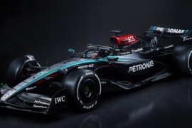 Mercedes presentó el W15, el último que correrá Hamilton en la escudería