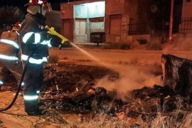 Bomberos sofocaron incendio sobre residuos