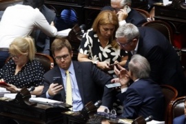 Diputados nacionales buscan votos para imponer a Milei el Fondo Docente por ley