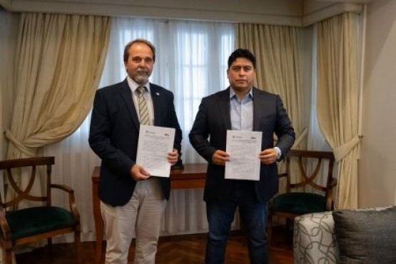 Vidal firmó convenio marco para mejorar las posibilidades de trabajo en Santa Cruz