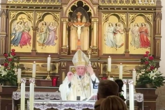 El Papa aceptó la renuncia de un arzobispo acusado de encubrimiento de abusos