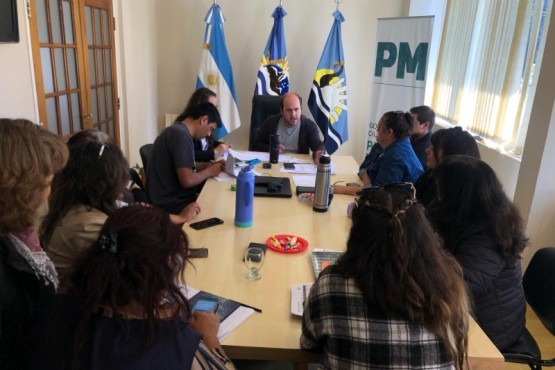 Matías Treppo, intendente de Perito Moreno en la mesa paritaria municipal. 