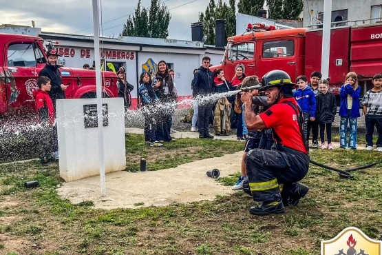 Turismo y bomberos realizaron actividad para los más chicos 