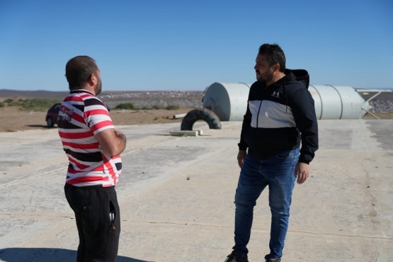 Pablo Carrizo recorrió las obras que encara SPSE en la localidad para paliar la problemática del agua. 