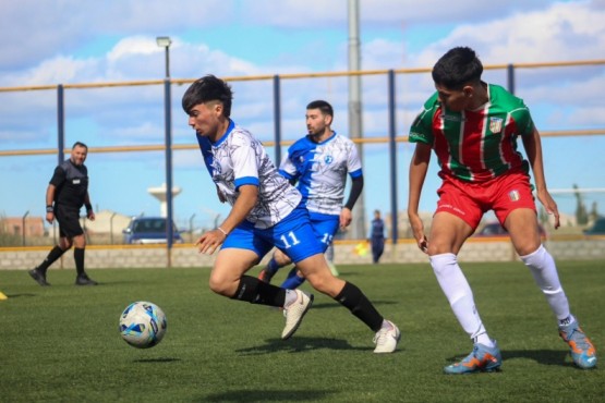 Bancruz jugó el último fin de semana un amistoso con Atlético Santa Cruz. (Foto: Prensa Bancruz) 