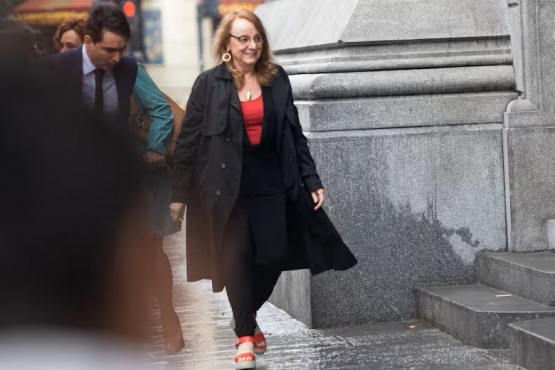 Alicia Kirchner ingresando al Senado. Foto: La Nación. 