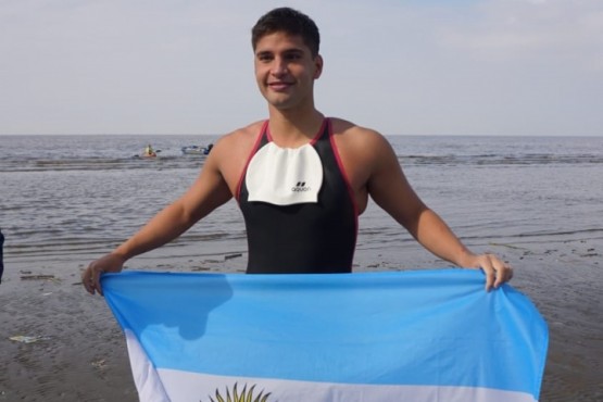 Matías Díaz cruzó el Río de la Plata en 8 horas y 52 minutos y rompió el record mundial