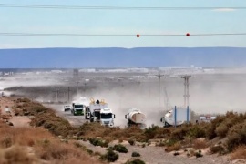 Camioneros amenaza con paralizar Vaca Muerta y las destilerías de YPF