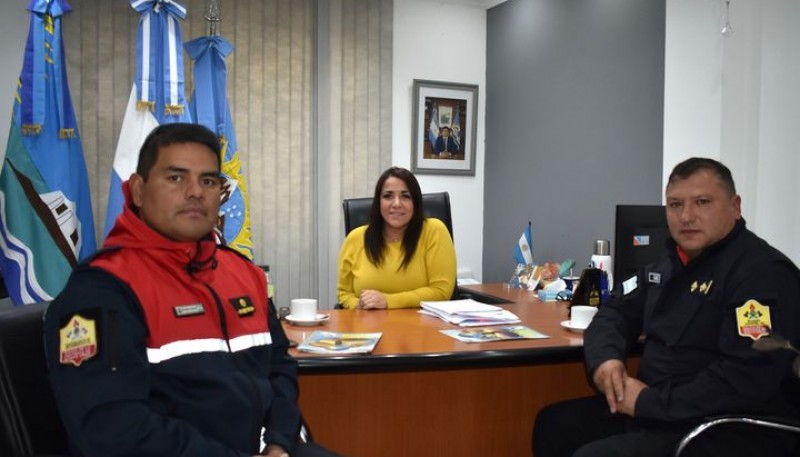 Analía Farías recibió al nuevo jefe de bomberos de Piedra Buena 